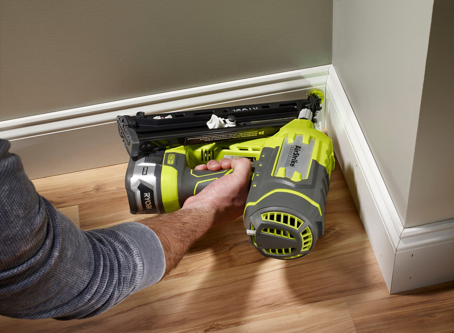 18V ONE+ AirStrike 15GA Angled Finish Nailer Image 5