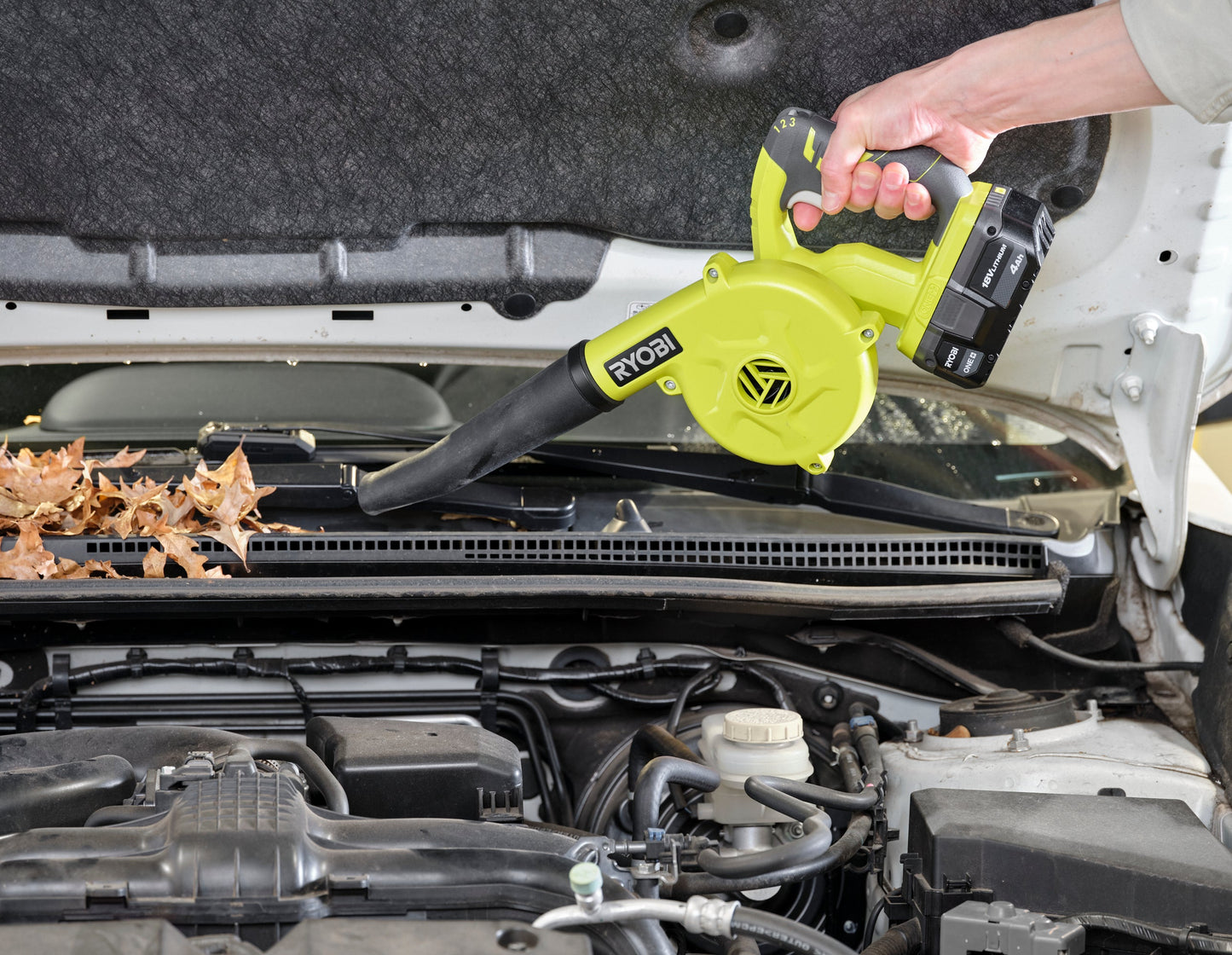 18V ONE+ Cordless Compact Workshop Blower Image 5