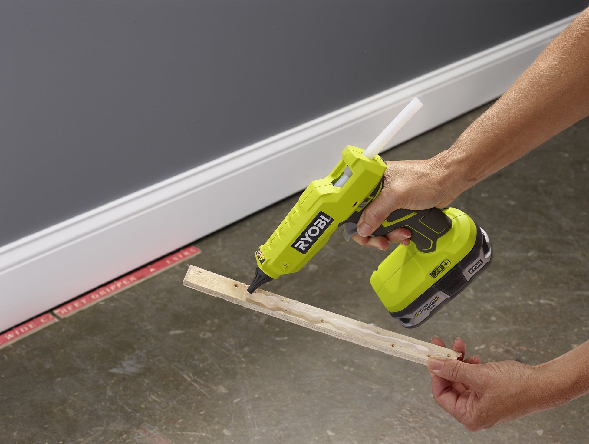 18V ONE+ Hot Glue Gun Image 6