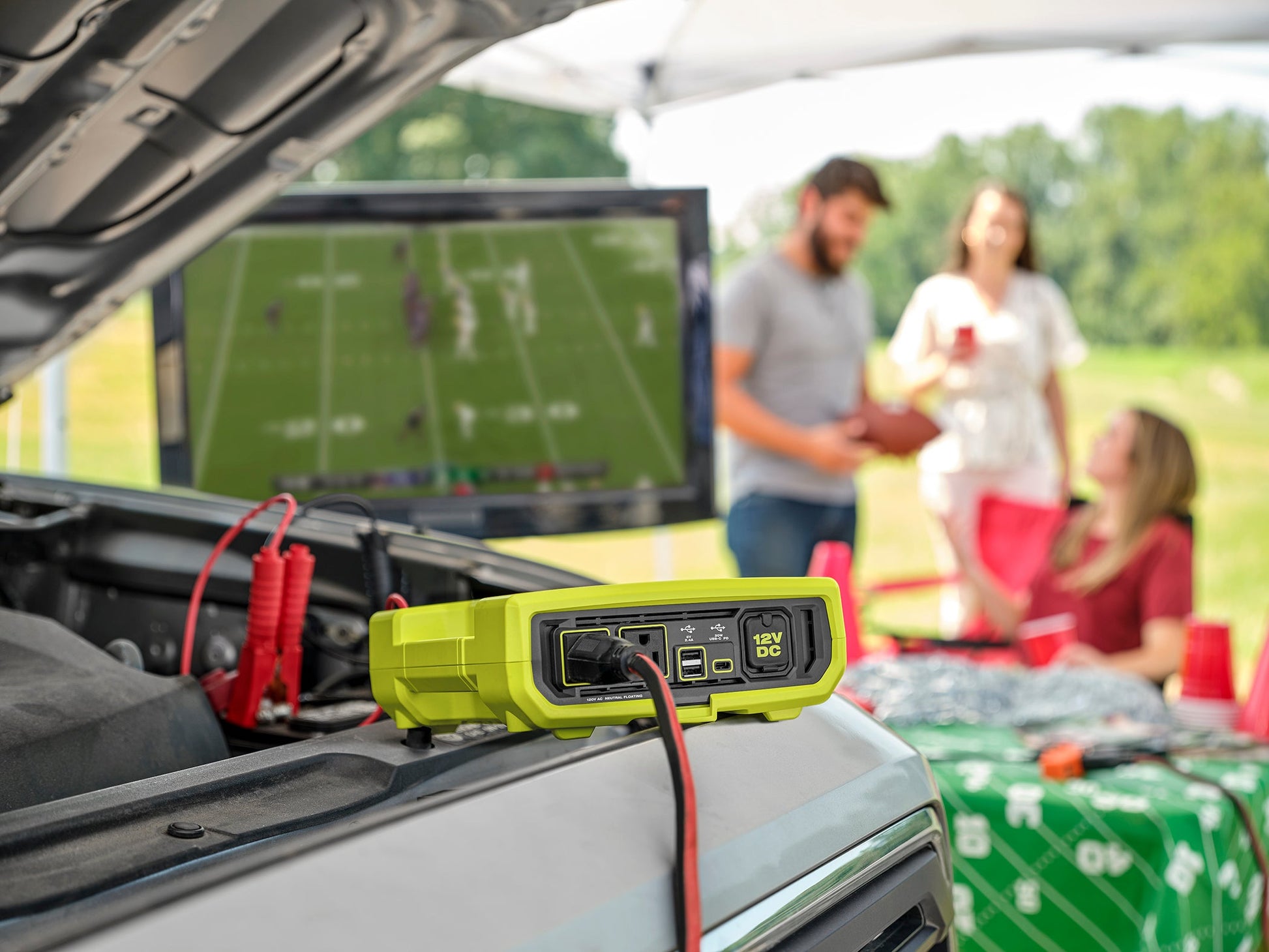 18V ONE+ 800-Watt Automotive Power Inverter Image 3