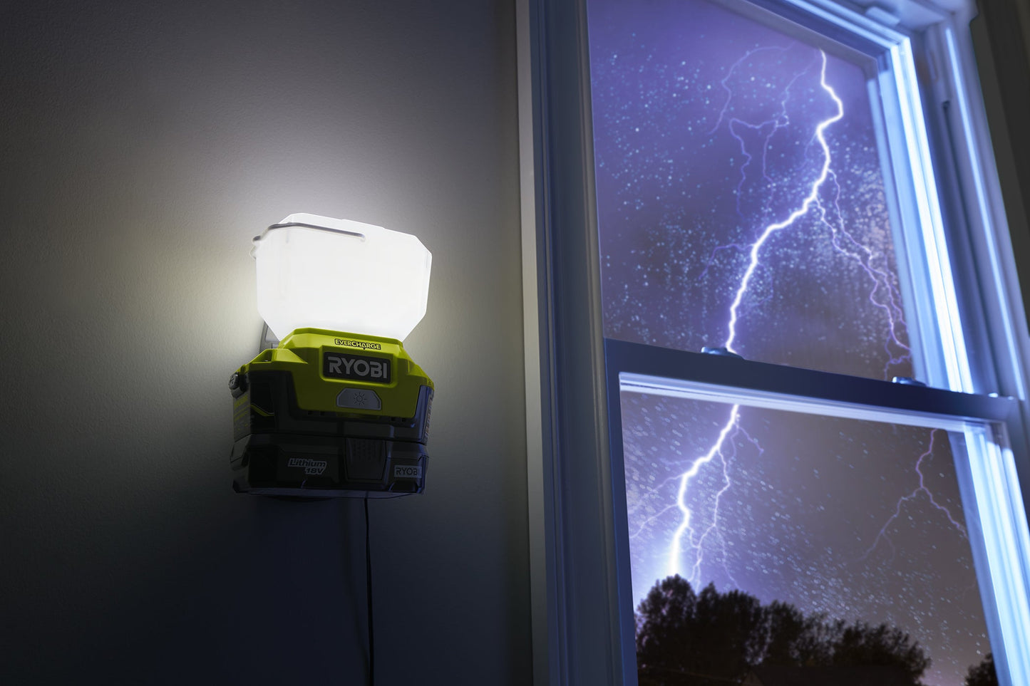 18V ONE+ EVERCHARGE Area Light Kit Image 5