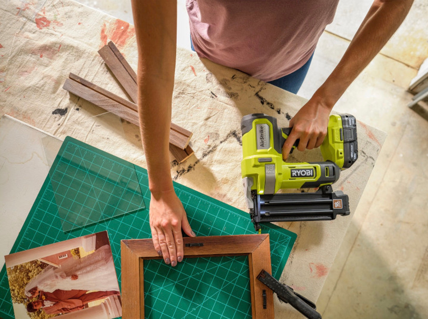 18V ONE+ AIRSTRIKE 18GA BRAD NAILER KIT Image 8