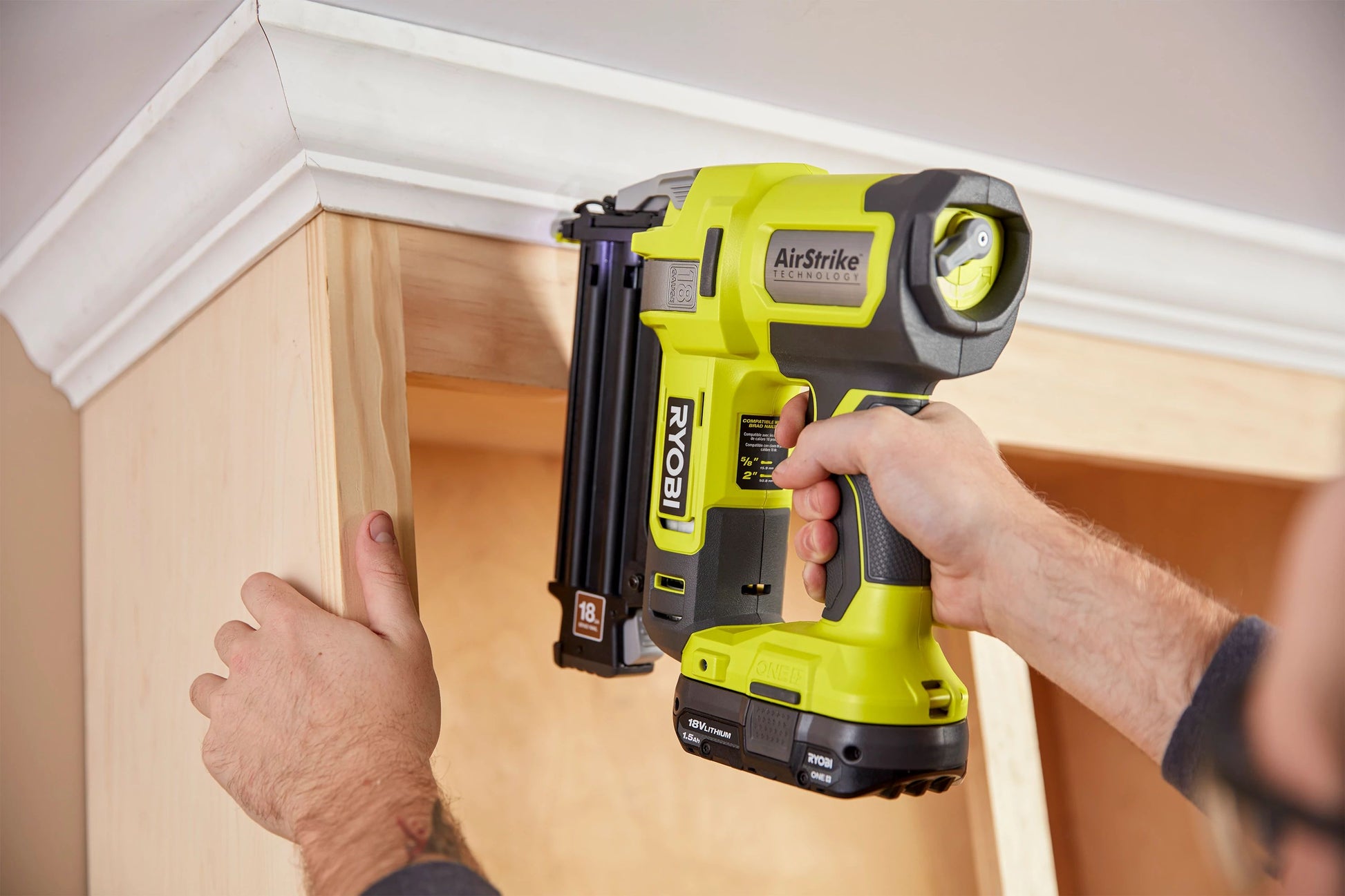 18V ONE+ AIRSTRIKE 18GA BRAD NAILER KIT Image 8