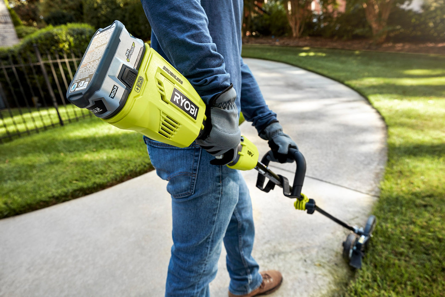 18V ONE+ Brushless Attachment Capable String Trimmer Kit Image 9