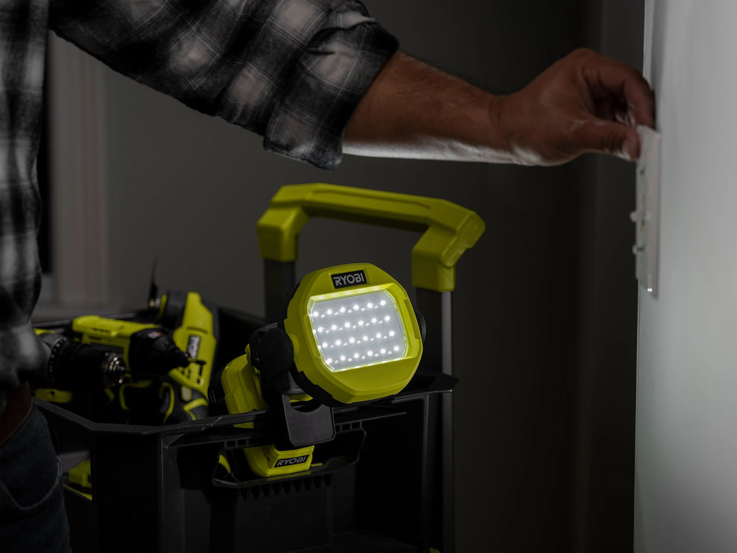 18V ONE+ LED CLAMP LIGHT  Image 8