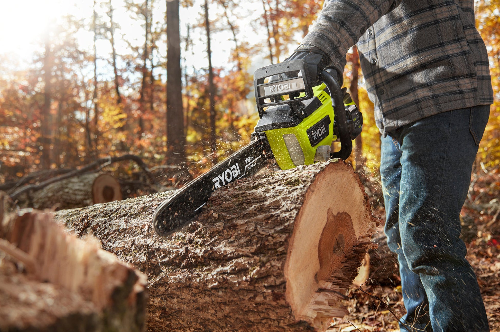 40V BRUSHLESS 16" CHAINSAW KIT Image 5